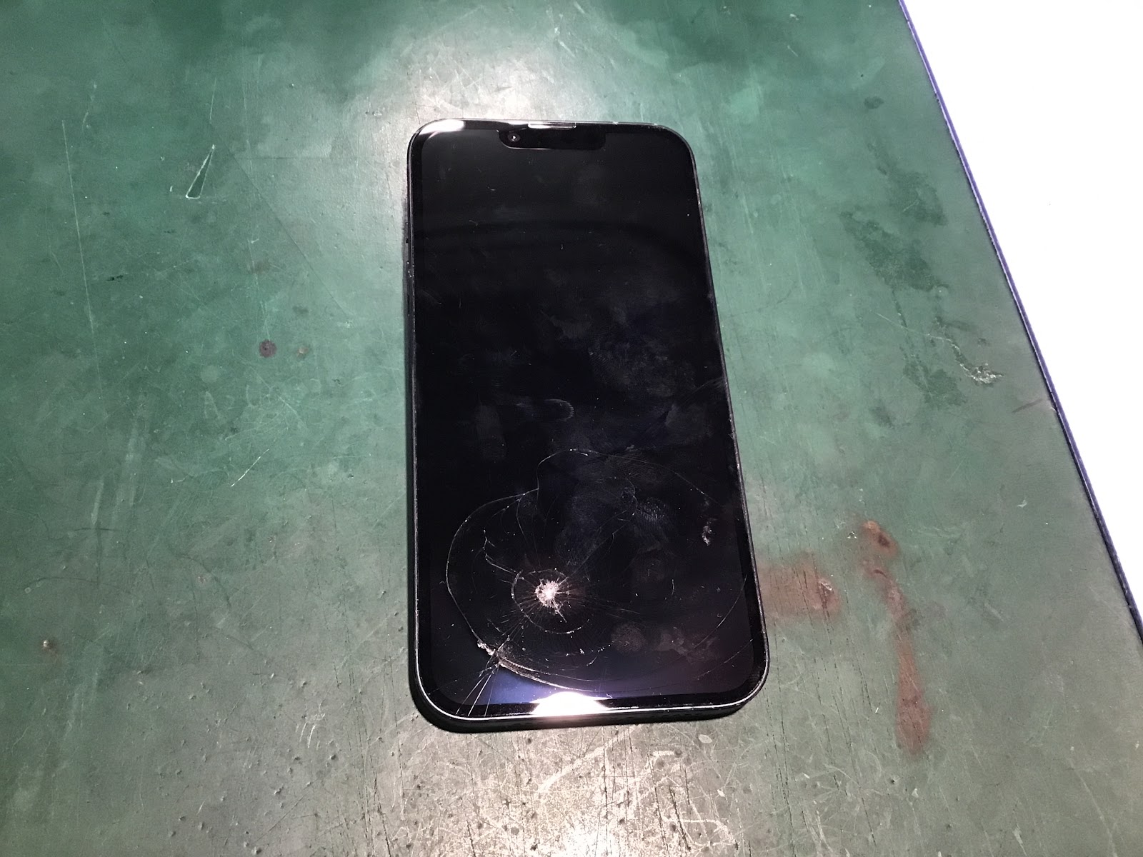 iPhone(アイフォーン)の画面割れ修理ならデータをそのまま・最短即日修理のスマホ修理工房秋津店にご相談ください！